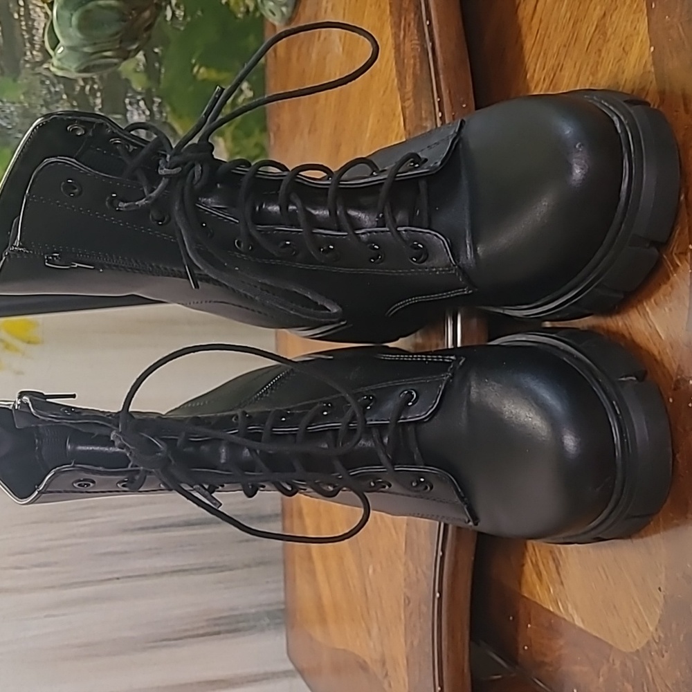 Soda Womens size 11 Black Lace Up Combat Moto Boots with Chunky Platform - Picture 5 of 9
